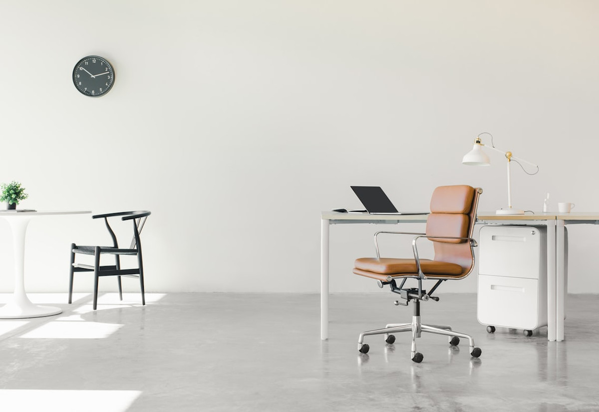 Modern iroda minimalista stílusban