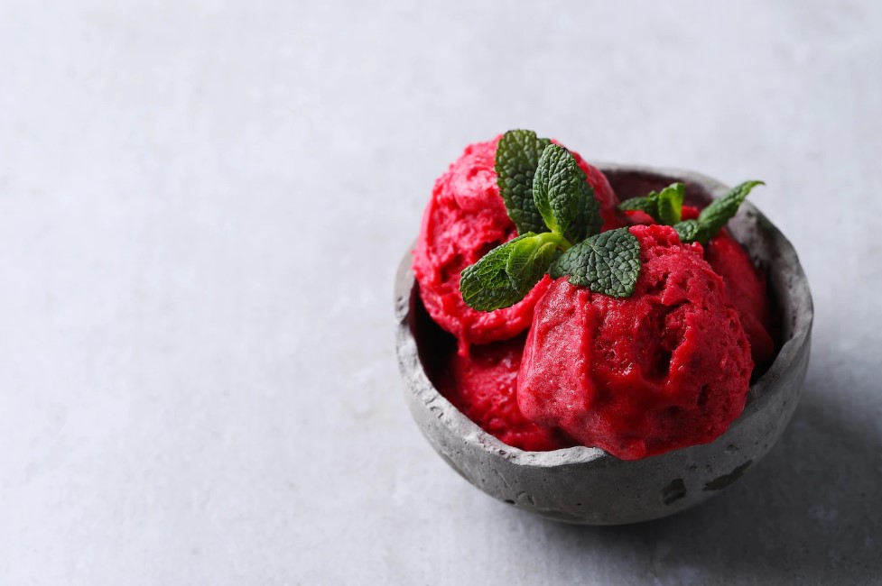 homemade ice creame strawberry.jpg (80 KB)